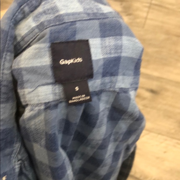 Boy’s Gap button down long sleeve shirt. - Picture 3 of 3